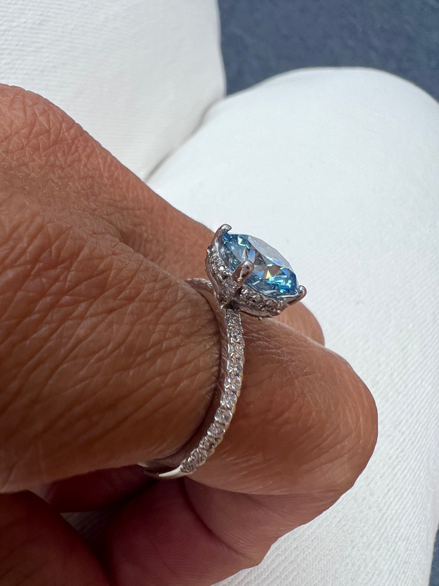 14K Gold Round Cut Fancy Vivid Blue Lab Grown Diamond Engagement Ring