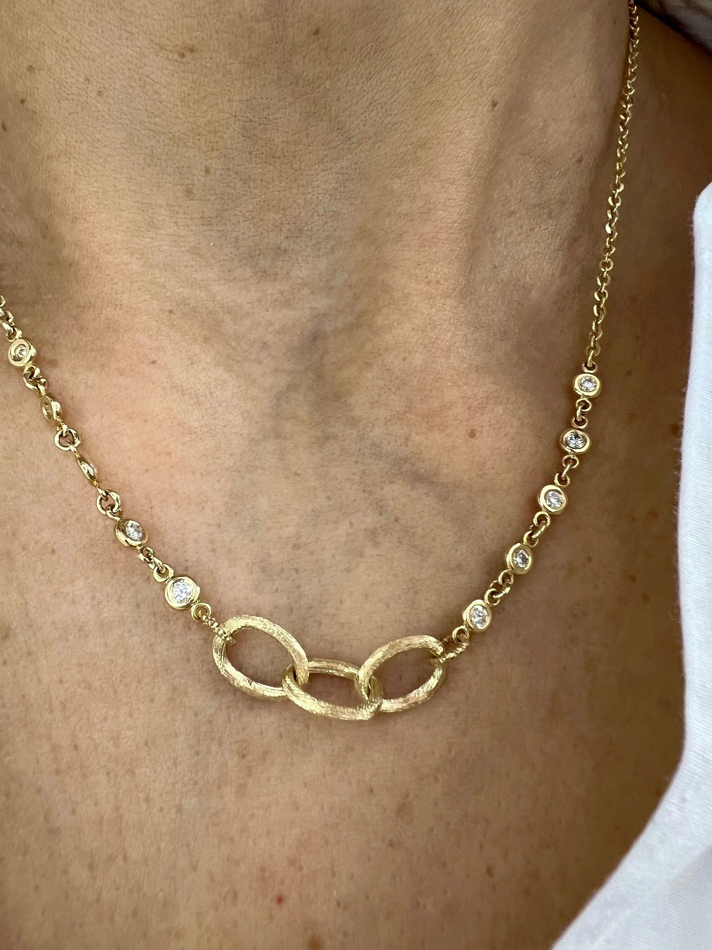 14K Gold Diamond Interlocking Circles Necklace